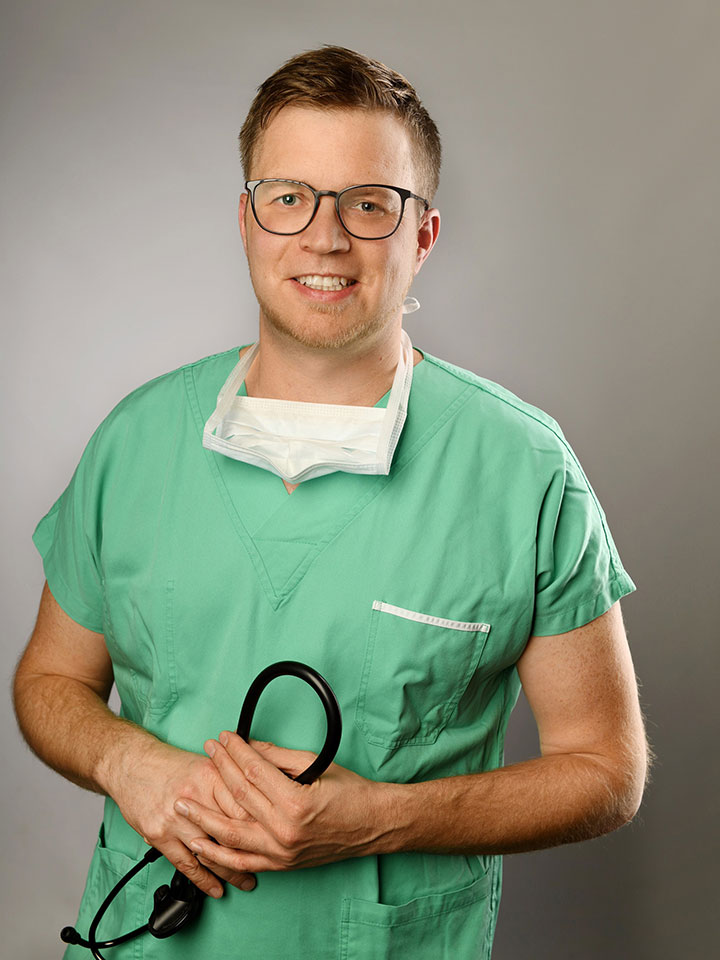 Oberarzt-Dr-Tobias-Lohmeyer vor der OP